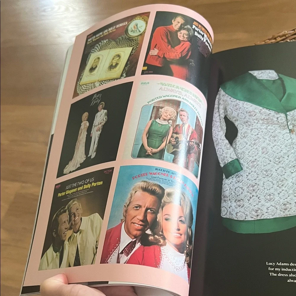 #0965** Dolly Parton 'Behind the Seams' Book